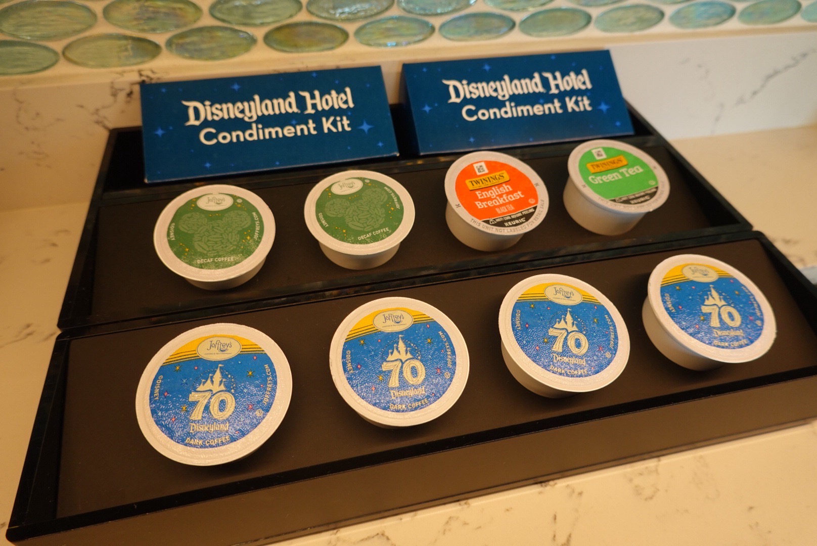 ディズニーランド70周年デザインのコーヒーカプセルやお茶などのドリンクセット